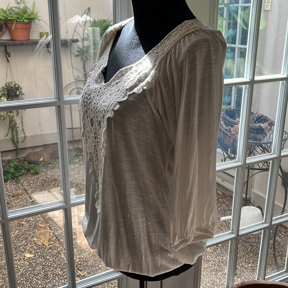 Bobeau 100% white rayon blouse size Large, semi sheer and lace front - Picture 5 of 7